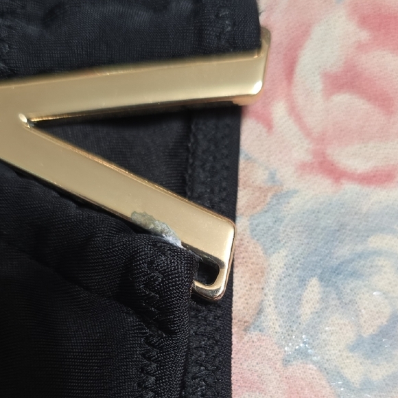 Victoria's Secret Black V-Accent Bikini - Picture 10 of 11